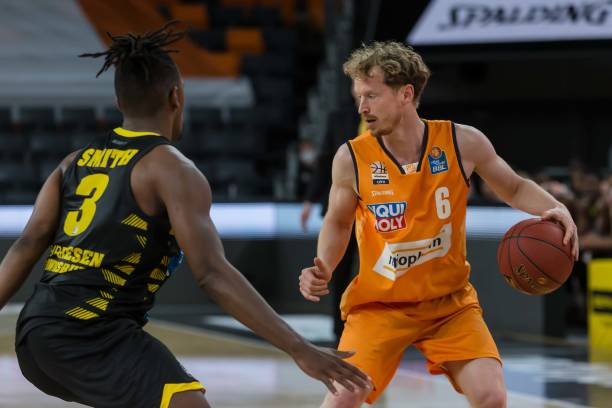 随着国际态 随着国际态